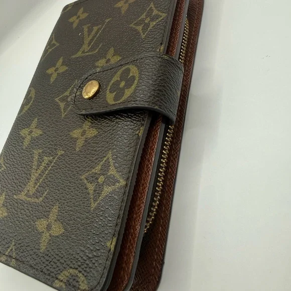 Louis Vuitton Wallet - Picture 3 of 15